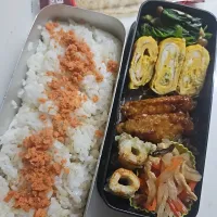 ☆高校生弁当☆もち麦入りごはん、鮭、ほうれん草炒め、シラス卵焼き、手羽甘辛、竹輪磯揚げ、切干大根、チョコクレープ| ｼｮｺﾗさん