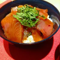 ビンチョウマグロの漬け丼