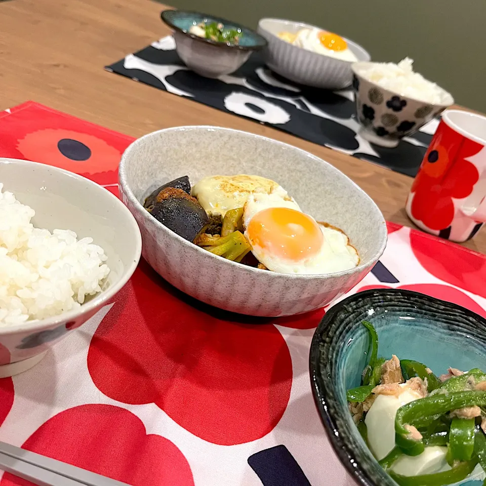 トマト煮込みハンバーグ目玉焼きのせ|𝕒𝕚.𝕔𝕠𝕞ᵕ̈*さん