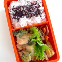 鶏肉とじゃがいものオイバタ炒め弁当！|ikumonさん