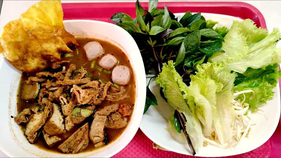 Noodles Tomyam Spicy Vegan Thai Styles (Plants base mushroom & Soy protein & Tofu) mixed all vegetables 👍🥰|Vegan&VegetarianBy​Ou_Boonsri​さん