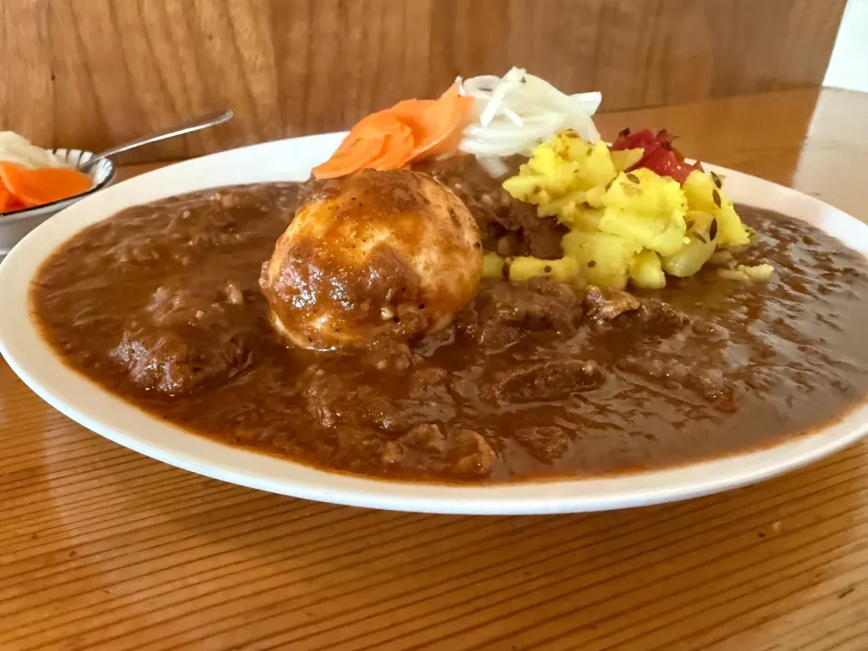 激辛ビーフ🐮🍛🌶️🔥味玉トッピング🥚ピクルスマシマシ🥒|buhizouさん