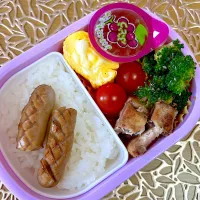 (2/20)年少さんのお弁当🍱　　　　　　　　　　ブリの照り焼き、ブロッコリーの胡麻和え、チーズ入り玉子焼き、無えんせきウィンナー、ミニトマト、ゼリー|Kahoさん