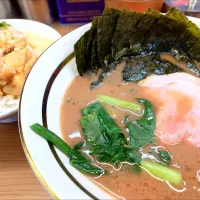 【TRYラーメン大賞2023-2024 
新店オリジナル部門受賞】 
麺家 たいせい ラーメン（950円、 
麺やわらかめ/ 味うすめ/鶏油少なめ） 
－麺半分 (通常160g) 
＋のり増し（5枚、200円） 
＋ライス大盛（150円、並同料金、
コマチャ〈サイコロ叉焼〉付き) 
＋卸し生姜（冷蔵庫に保管、無料） 
＋胡瓜の漬物 (卓上、無料) 
＠中野坂上1分
(JR新宿駅から徒歩24分)
25050
〈醤28塩7噌󠄀5タ2昆3出2F3冷0〉
|大脇さん