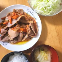 生姜焼き、キャベツの千切り、わかめと白菜の味噌汁|さきさん