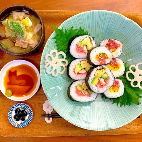 「国産素材信州こうじみそ」を使ってみたSnapdishの料理・レシピ写真:巻き寿司と豚汁のおぼんごはん