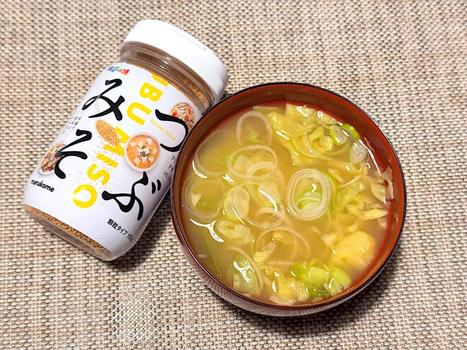 シンプル🥬キャベツとネギのお味噌汁|るかるんさん