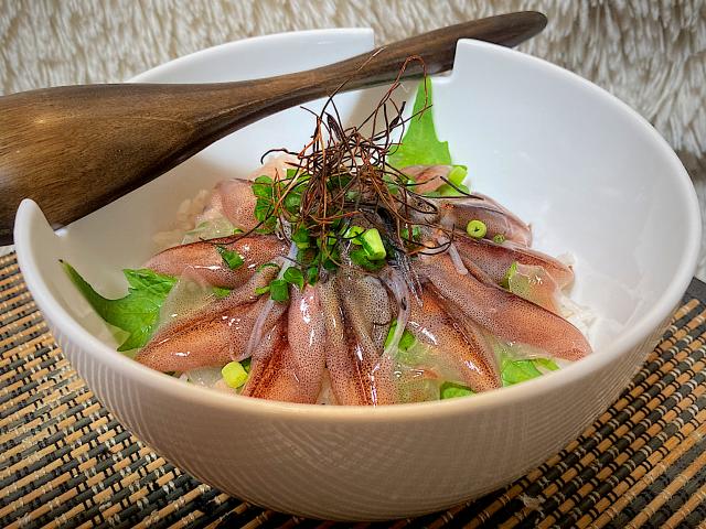 生ホタルイカの沖漬け丼/Clown Kenpo | Snapdish[スナップディッシュ