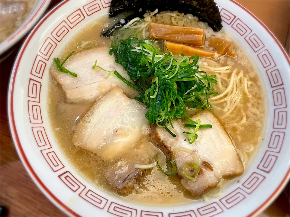 とんこつ醤油ラーメン|ももみさん