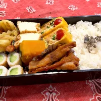 2025.2.21 息子弁当　◎豚肉味噌漬け焼き　◎鶏そぼろとネギ入り卵焼き　◎ちくわ胡瓜　◎絹揚げ煮　◎かぼちゃ煮　◎じゃがいもとベーコンのグリル|goroさん