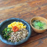 三食丼と味噌汁|Nakaba Kobayashiさん