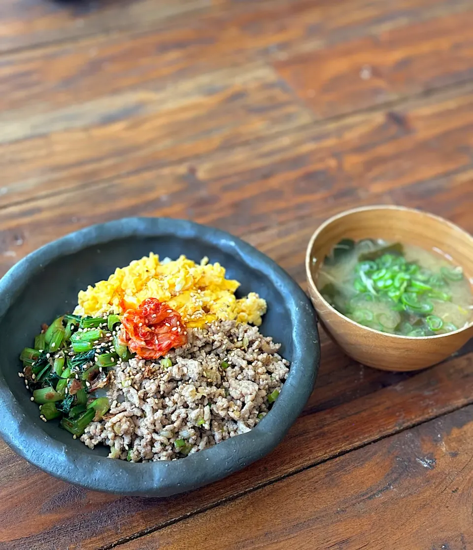 三食丼と味噌汁|Nakaba Kobayashiさん