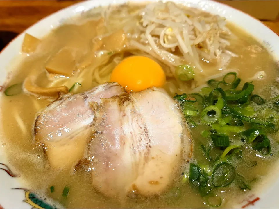 【3/15頃までの限定】 
渡なべ 
徳島ラーメン〈黄〉 (1,100円)
＋生卵 (50円)
＋ごはん (150円)
@高田馬場7分、西早稲田 
25051
〈醤29塩7噌󠄀5タ2昆3出2F3冷0〉|大脇さん