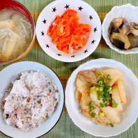 豚肉と長芋のオイマヨ炒め♡にんじんとツナのサラダ♡なすの甘酢煮♡お味噌汁♡|まゆかさん