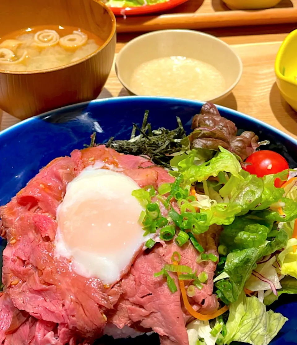 山芋とろとろローストビーフ丼|na.mekoooさん