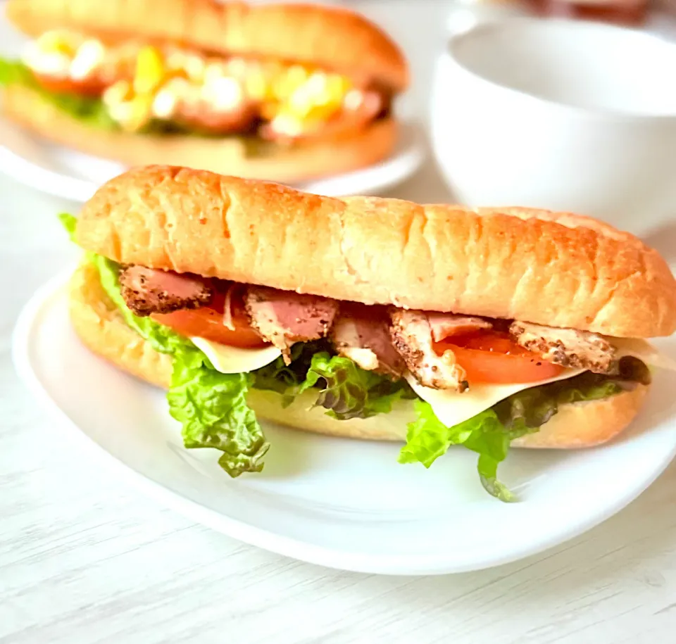 アルモンdeバインミー その②（パストラミ、トマト、チーズ）|tap.rinさん