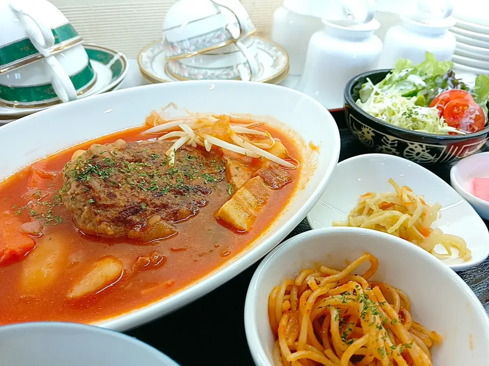 今週の土日ランチ【ミネストローネ風スープハンバーグ】|喫茶店TOPさん