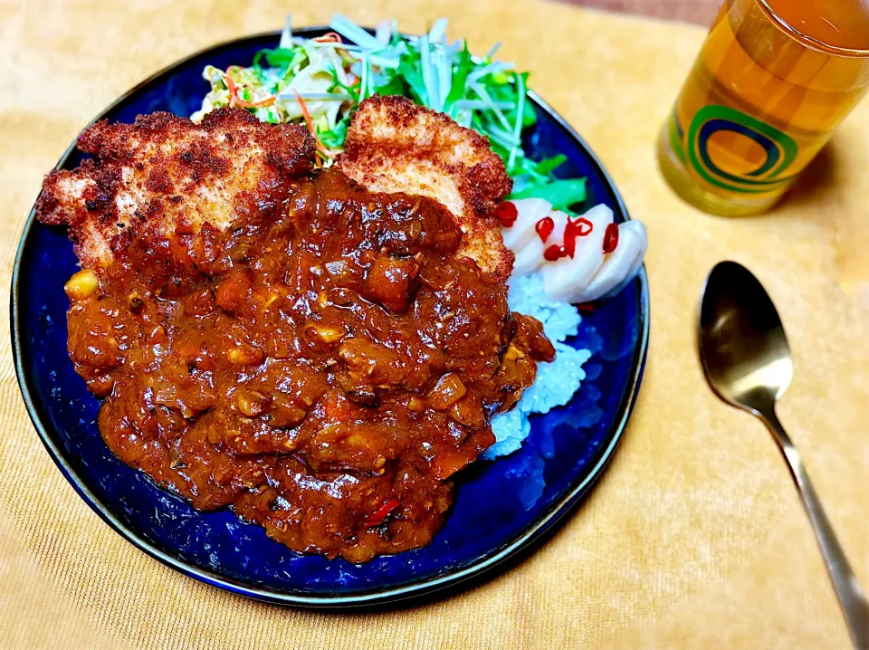 サバトマトりんごチキンカツカレー🐟🍅🍎🐔|きいろさん