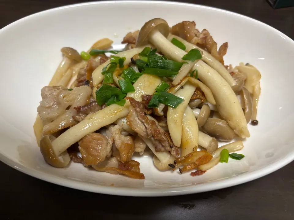 巨大しめじと肉の炒め物|グルメ界ヤマザキさん