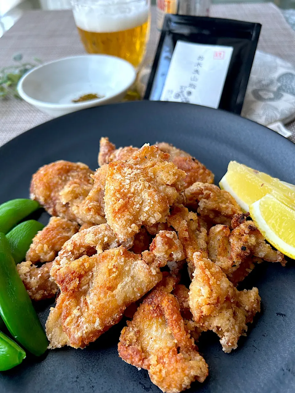 お木曳胡椒でいただく鶏皮の唐揚げ|まなまな♡さん