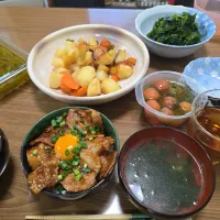 じゃがいも人参・生わかめ・トマトのピクルス・豚バラ丼・わかめスープ🌺|chiyukiさん