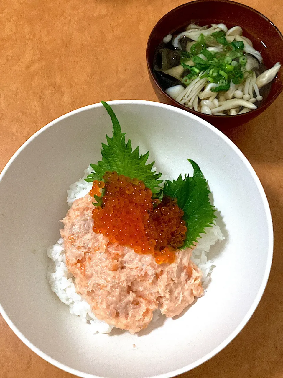 海鮮親子丼とたっぷりきのこ汁🥢|tamamurasakiさん