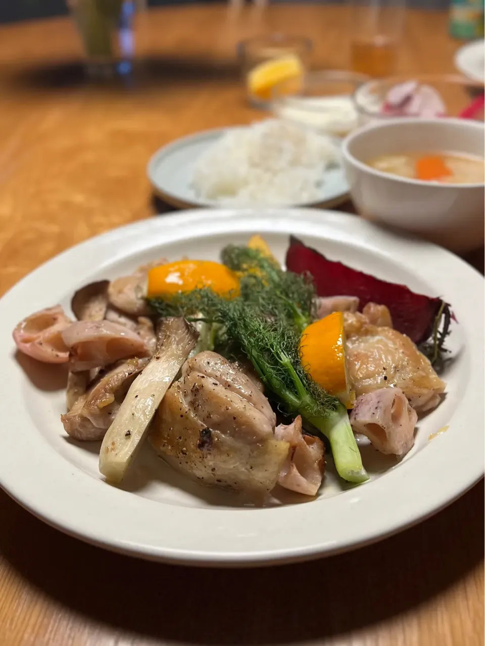 2/23の夕食　鶏とフェンネルに蕪と蓮根のグリル|yoneさん