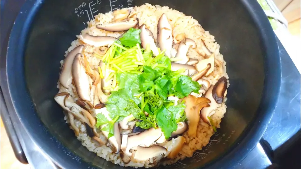 2/22の夕食
きのこと帆立の炊き込みご飯|卯月さん