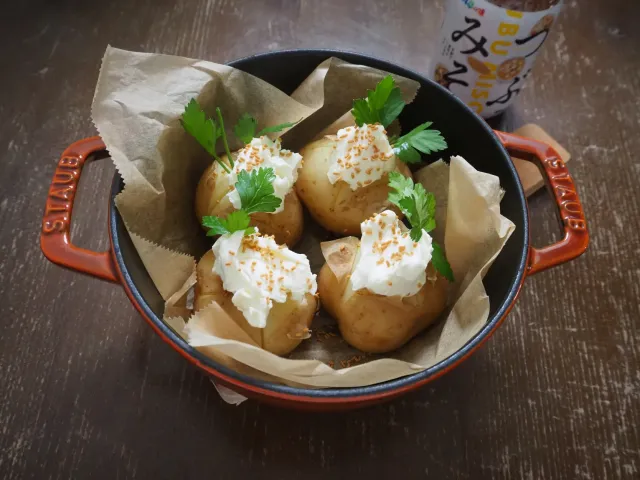 Snapdishの料理・レシピ写真:新ジャガつぶみそクリームチーズ｜【つぶみそ】をかけるだけで、料理の楽しさが急上昇！かけたい時が「みそ変」チャンス！
