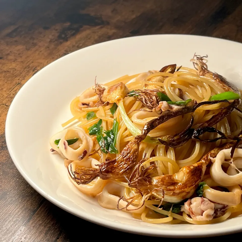 ひげにんにくとヤリイカのニンニク醤油パスタ|biskesさん