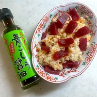 鮪の赤身ととびっ子とエシャロット丼|こっぷさん