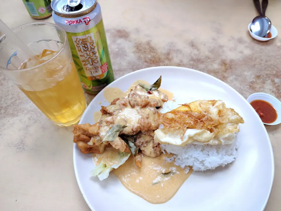 Salted egg pork ribs rice lunch 😋💕|🍒lynnlicious🍒さん