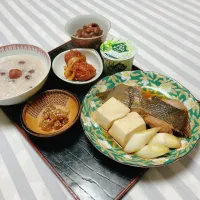 grandmaの晩ごはん☆ 今夜は子持ちカレイの煮付け
温かいお粥で…頂きます|kaoriさん