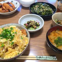 わかめ！タコの酢の物！ほうれん草のおひたし！カツ丼！味噌汁🌺|chiyukiさん