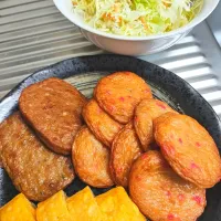 チーズ入り玉子焼きとマルシンハンバーグと紅生姜さつま揚げ🎶ご馳走やねん!!|時雨さん