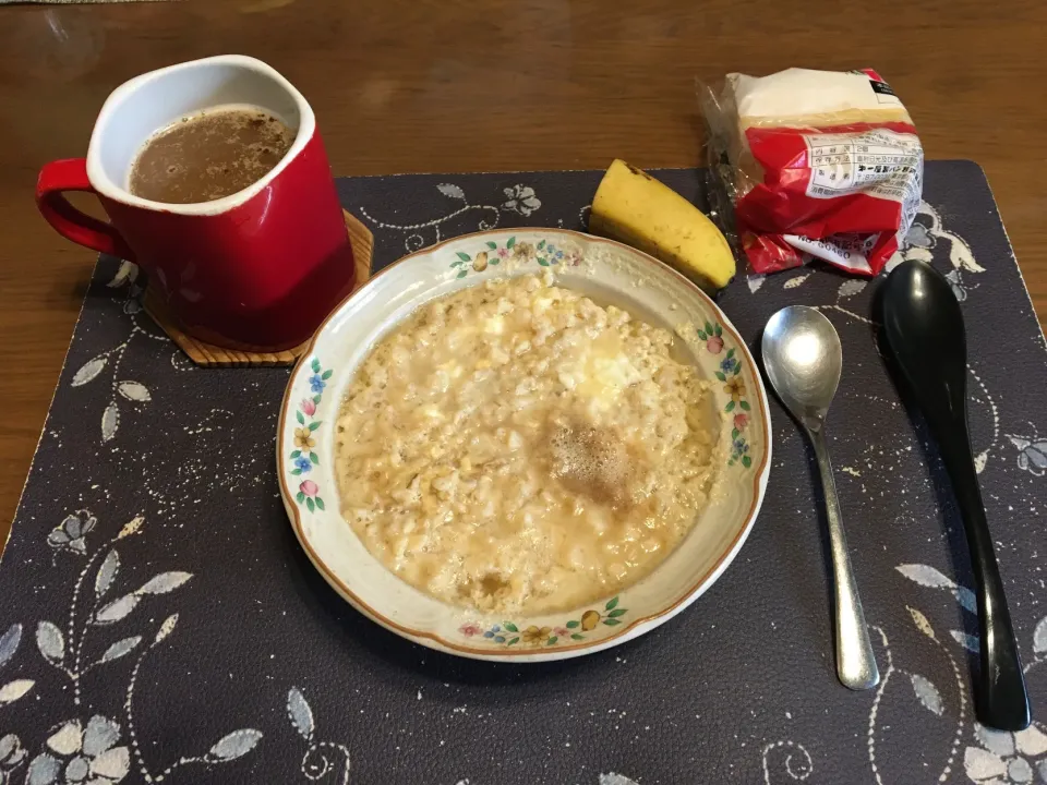 味噌仕立てオートミール卵雑炊、マーラーカオ、ホットコーヒー、バナナ(朝ご飯)|enarinさん
