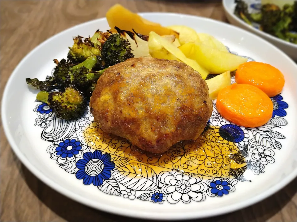 ハンバーグ　まる生Wおろしぽん酢ソース|古尾谷りかこさん