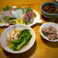 刺身の盛り合わせと、菜の花と鶏ささみのおひたしと、砂ずりの塩ダレ和えと、赤だし|もえさん