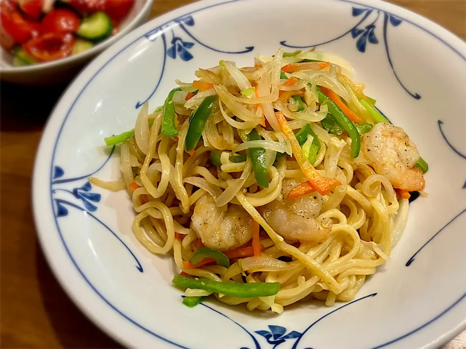 塩海鮮焼きそば  麺は「山岸一雄」監修 つけ麺専用中華麺を使用|リフルシャッフルさん