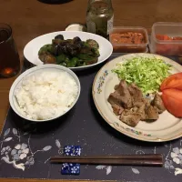 ご飯、ポークソテー(豚肉ヒレ味付焼用(アルペンザルツ使用レモン香味焼き))、トマト、レタス、なすみそ炒め、イカの塩辛、辛子明太子、烏龍茶(夕飯)|enarinさん