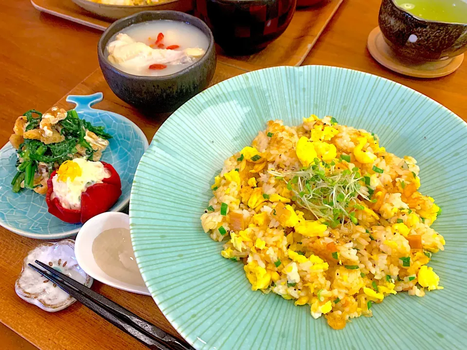 参鶏湯とチャーハンのおぼんごはん|すずさん