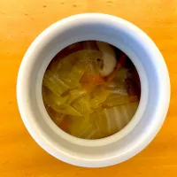 白菜のスープ、鮭おにぎりを添えて|あしゃみさん