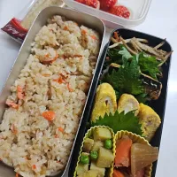 ☆高校生弁当☆もち麦入り炊き込みご飯、金平牛蒡、鯖、ハム卵焼き、大根煮物、さつまいもゴマ和え、いちご、チョコクレープ|ｼｮｺﾗさん