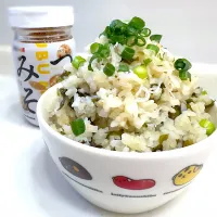 つぶみそでしらすわかめご飯🍚