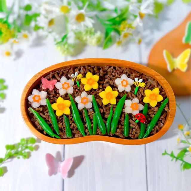 Snapdishの料理・レシピ写真:そぼろ弁当｜🌸春のお花見はお弁当から🌸