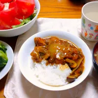 2/24の夕食
夫の手作り👨
チキンカレー🍛|卯月さん