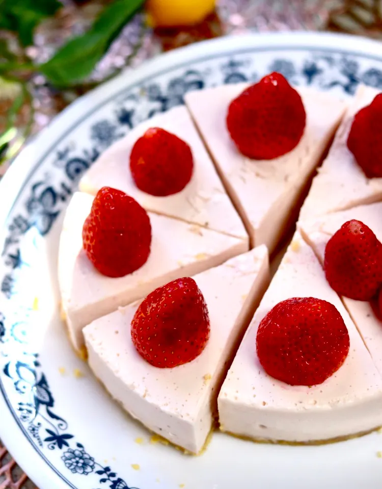 ストロベリーレアチーズケーキ🍓|ROSE & ROSEさん