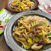 柚子こしょうめんつゆで作るサワーキャベツたっぷり焼きうどん|七海さん