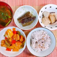 酢豚♡なすの煮浸し♡里芋の煮物♡お味噌汁♡|まゆかさん