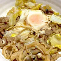 白菜いっぱいすき焼き風牛丼、ブロッコリーのゆでサラダ|Ayaさん